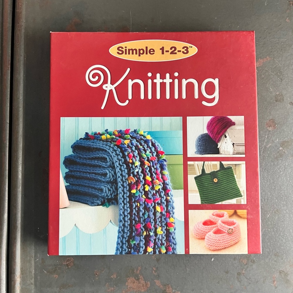 Set of 4 Knitting Books-beginner, mini bags, dog coats - Picture 2 of 14